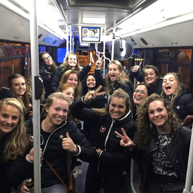 hockey-team-female-bus